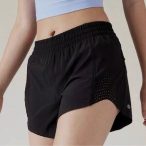 Athleta Hustle shorts. Black. NWT. Size small. Measurements in photos.
